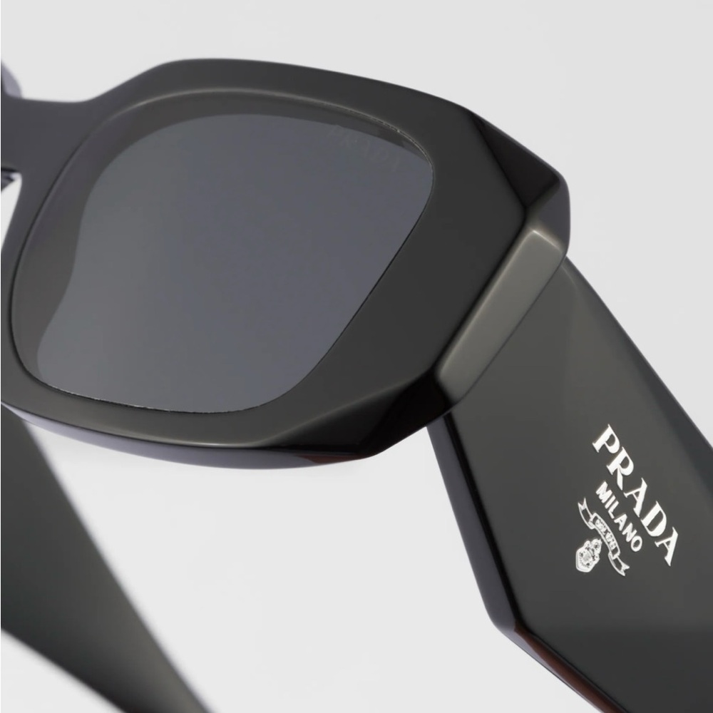 Prada symbole black